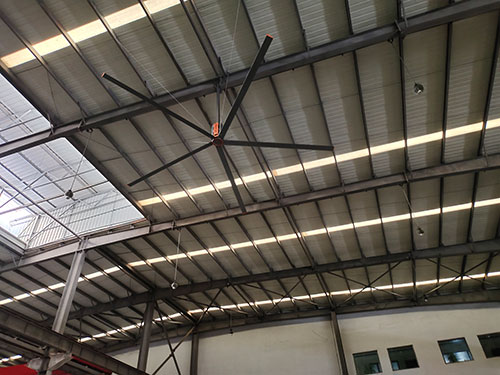 告別悶熱桎梏！7.3 米工業(yè)大吊扇，用大風(fēng)量締造車間舒適生產(chǎn)空間