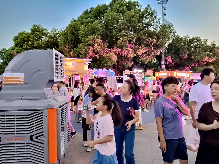 瑞泰風助力武漢第50屆渡江節(jié)，清涼與激情共綻！